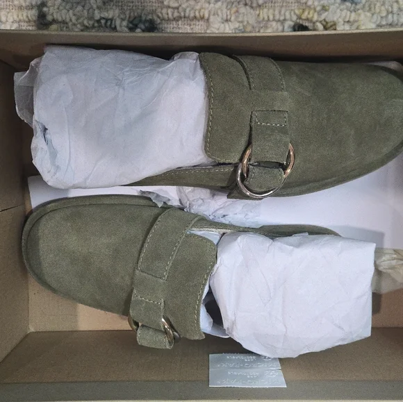 Dolce Vita Olive Flats - Picture 4 of 4